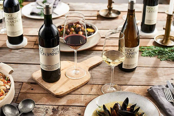 rượu vang đỏ hay vang trắng: chọn loại nào cho tết 2026?