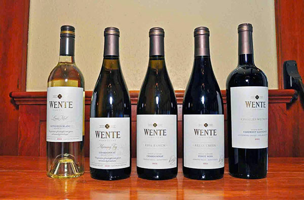 rượu vang đỏ hay vang trắng: chọn loại nào cho tết 2026? rượu vang đỏ hay vang trắng: chọn loại nào cho tết 2026?