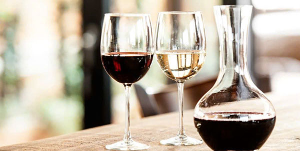 rượu vang đỏ hay vang trắng: chọn loại nào cho tết 2026? rượu vang đỏ hay vang trắng: chọn loại nào cho tết 2026?